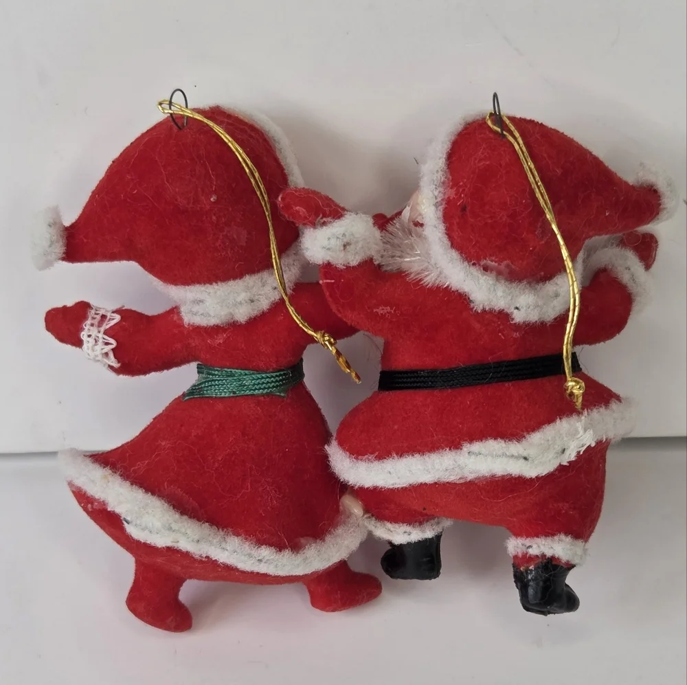 Vintage‎ Flocked Santa And Mrs Claus Dancing Ornaments Checkered Apron Glasses